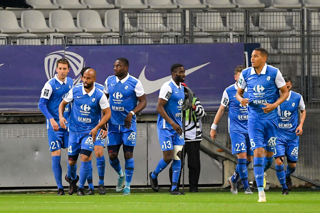 Ligue 2 - Grenoble s'offre Paris et poursuit son rêve de Ligue 1 - MaLigue2