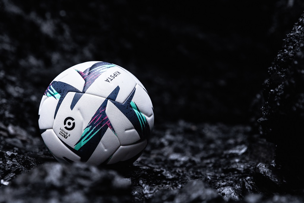 Ligue 2 : La LFP dévoile les ballons de la saison 2023-2024 - MaLigue2