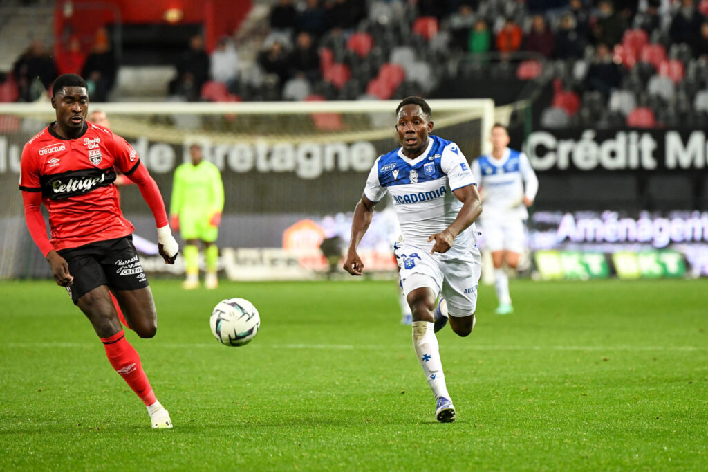 Mercato – Ousmane Camara quitte l’AJ Auxerre… mais ne revient pas en Ligue 2 !