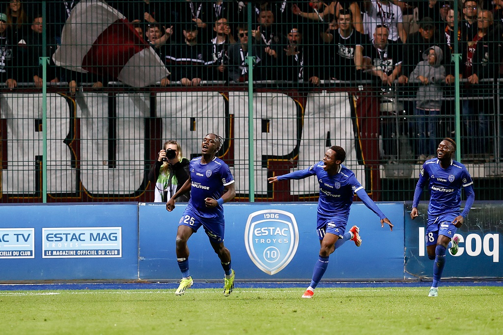 Ligue 2 (J7) – Metz craque au stade de l’Aube, l’ESTAC remporte son premier succès !