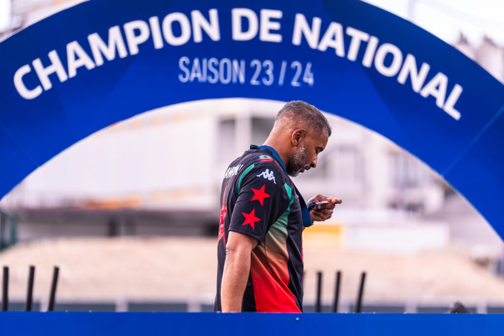 Entraîneurs – Habib Beye a rencontré le dirigeant d’un club de Ligue 1 !