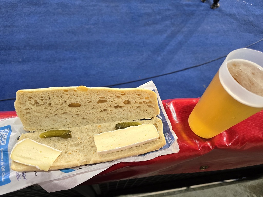 Grenoble – Le sandwich pour les visiteurs du Stade des Alpes ouvre un débat international