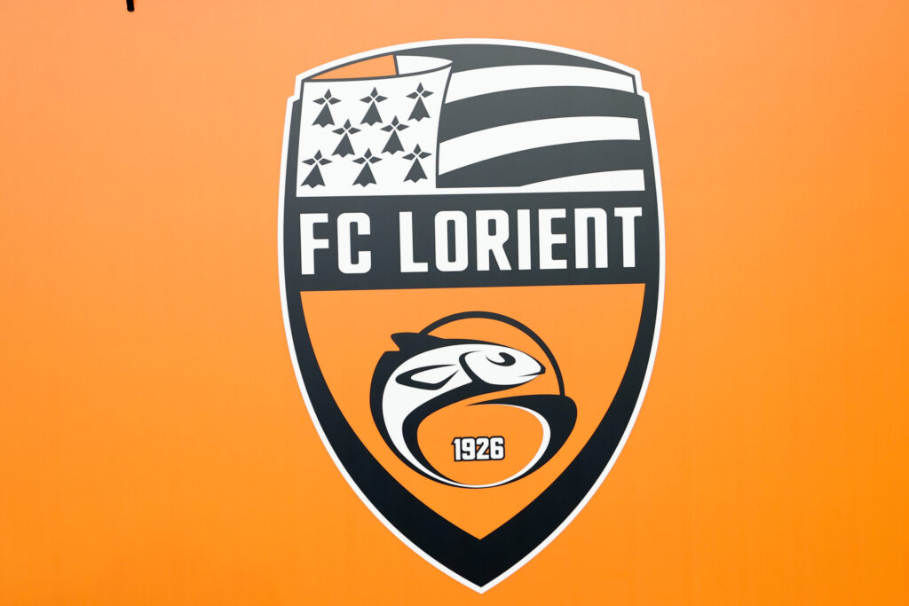 « On prend des risques mais on sait ce qu’on fait » : Arnaud Tanguy s’exprime sur la viabilité du FC Lorient