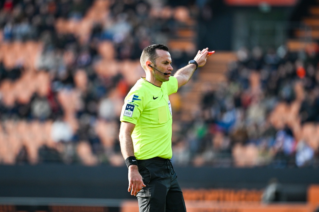 Ligue 2 – Les arbitres de la 28e journée dévoilés