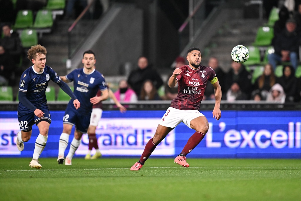 DIRECT- Ligue 2 : Suivez les rencontres Dunkerque – Metz et Laval – Paris FC grâce à notre live commenté !