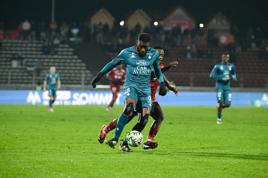 FC Metz – Un défenseur emblématique prêt à raccrocher les crampons à la fin de la saison ?