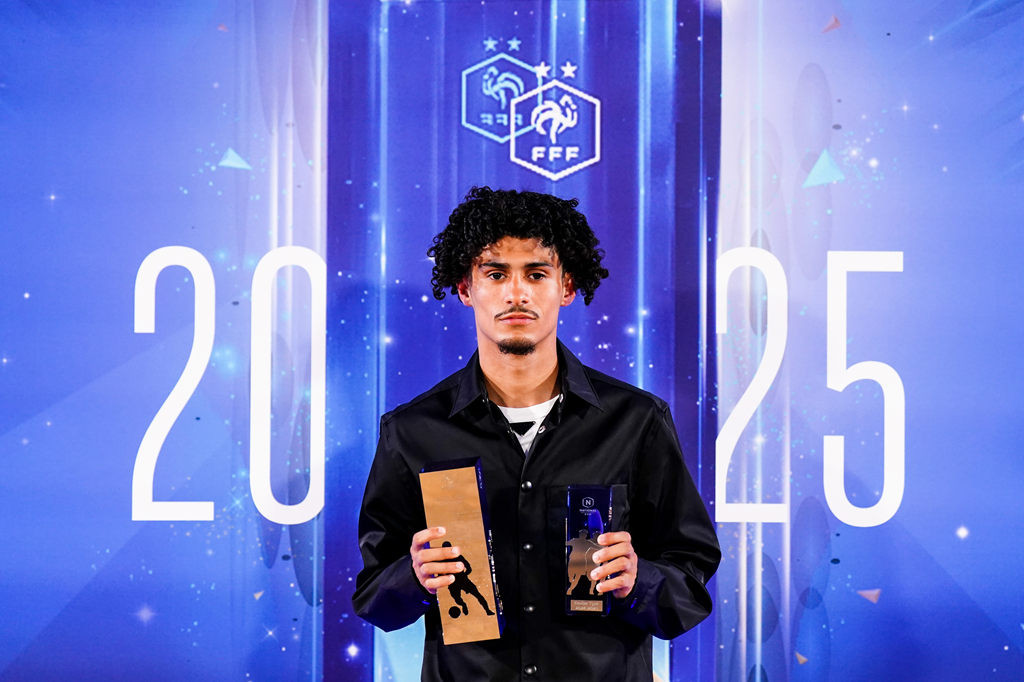 Nantes l Référence 259797_0019 Photographe Icon Sport Date de PDV 10/05/2025 Description Yassine BENHATTAB of Aubagne is elected best player of the season during the ceremony for the National 1 trophies on May 10, 2025 in Paris, France. (Photo by Daniel Derajinski/Icon Sport)