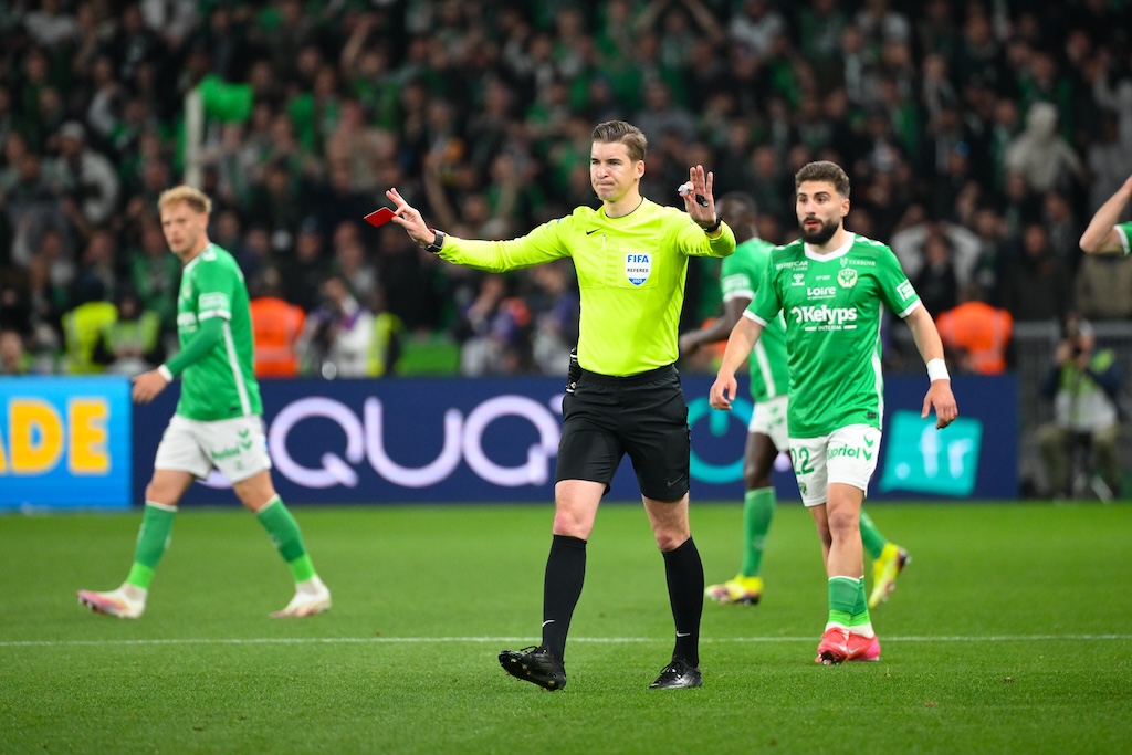 Francois LETEXIER referee during the Ligue 1 MCDonald's match between ASSE and Lyon on April 20, 2025 at Stade Geoffroy-Guichard in Saint-Etienne, France. (Photo by Philippe Lecoeur/FEP/Icon Sport) - Photo by Icon Sport